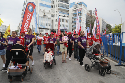 Antalya'da renkli 1 Mayıs kutlaması; bebekleriyle yürüdüler