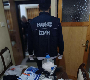 İzmir'de 'torbacı' operasyonunda 8 tutuklama