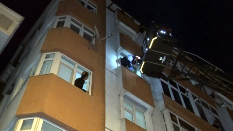 İstanbul- Avcılar'da banyoda mahsur kalan adamı itfaiye kurtardı