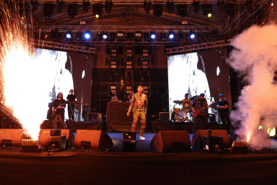 Bursa'da '19 Mayıs' coşkusunda 'Ceza' konseri