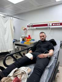 İmza standında görevli CHP üyesi, bacağından bıçaklandı