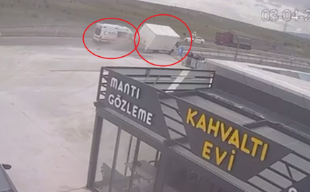 Hasta taşıyan ambulans, kamyonetle çarpıştı: 6 yaralı (2)