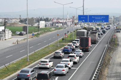 Tekirdağ-İstanbul kara yolunda araç yoğunluğu başladı