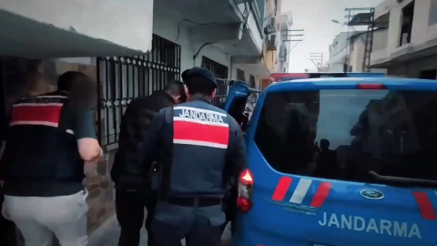 4 kişiyi silahla araziye götürüp paralarını gasbettiler; 7 tutuklama