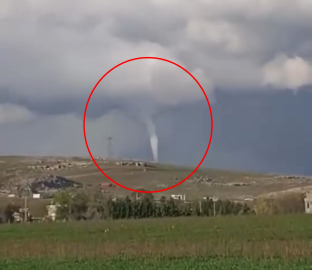 Diyarbakır'da oluşan hortum kamerada