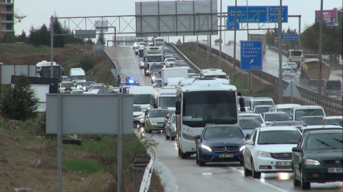 'Kilit kavşak' Kırıkkale'de bayram dönüşü trafiği