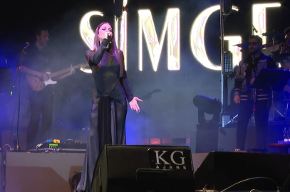 Uluslararası Adana Portakal Çiçeği Karnavalı'nda kortej yürüyüşü renkli görüntülere sahne oldu (2)