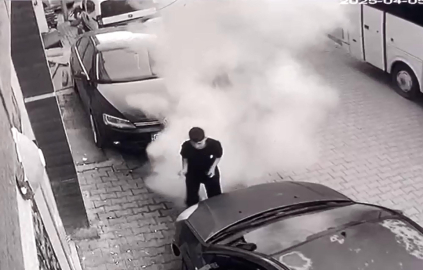 Elindeki torpillerin patlamasıyla ağır yaralandı; o anlar kamerada