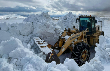 Van'da çığ riski nedeniyle 4 aydır kapalı olan mahalle yolu ulaşıma açıldı