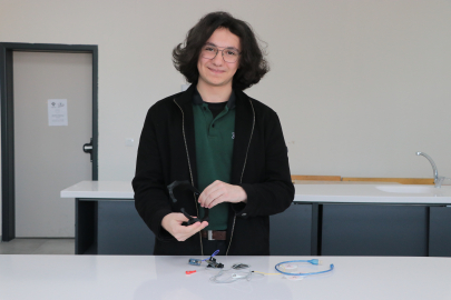 Liseli Hüseyin, felçli dedesinden etkilenerek tasarladığı proje ile ABD’deki olimpiyatların finalisti