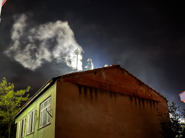 İki katlı evin bacasında çıkan yangın söndürüldü