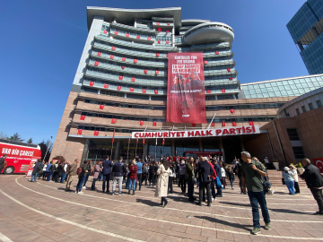 CHP Genel Merkezi'nde imza kampanyası