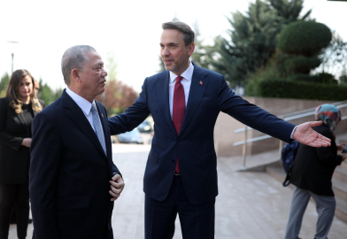 Bakan Bayraktar, Malezyalı mevkidaşı Yusof ile görüştü