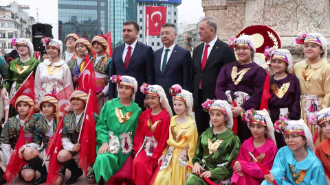 İstanbul - Taksim’de 23 Nisan Ulusal Egemenlik ve Çocuk Bayramı töreni