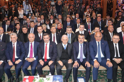 'Palandöken Ekonomi Forumu'nda konuşan Cevdet Yılmaz: Ulusal ve uluslararası ölçekte ekonominin en büyük düşmanı belirsizliktir