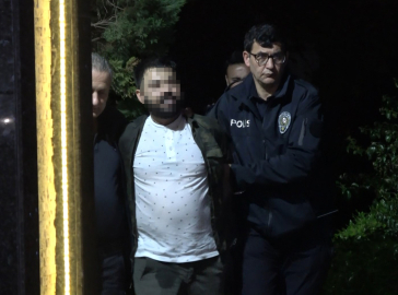 Anne- babasını eve kilitledi, polis kapıyı kırıp içeri girdi