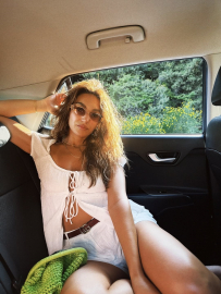 Uzak Şehir’in Nare’si Sahra Şaş tatilde