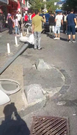 İstanbul - Kağıthane'de hatalı sollama kazası kamerada: 10 araç zarar gördü; ortalık savaş alanına döndü