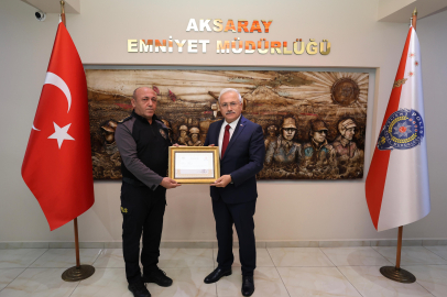 'Valiyi arayacağım' diyen alkollü sürücüye işlem yapan polislere, Aksaray Valisi'nden başarı belgesi