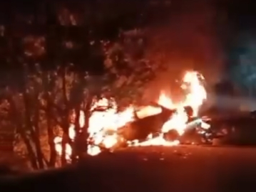 Bursa’da, ciple kafa kafaya çarpışan otomobil alev aldı / Ek fotoğraflar