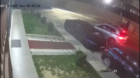 İstanbul- Eyüpsultan'da inşaat şirketine ve sahibinin evine aynı gün silahla ateş açan şüpheliler kamerada
