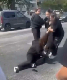 Darbedilen lise öğrencisinin annesinden, 'bıçakla tehdit' iddiası