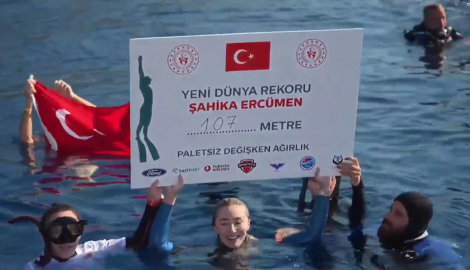 Şahika Ercümen'den cumhuriyetin 102'nci yılı ve Gazze için yeni dünya rekoru / Fotoğraf eklendi