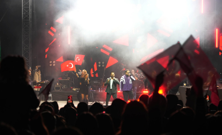 Bahçelievler’de 102 metrelik bayrakla Cumhuriyet coşkusu