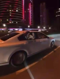 Korsan takside şoför ile tartışıp camdan bağırarak yardım istedi