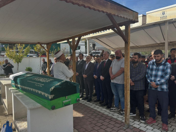 Şehadet haberini duyunca 'Vatan sağ olsun' diyen şehit babası, toprağa verildi