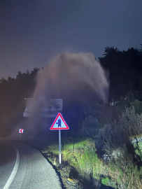 Bodrum’da ana isale hattı patladı, tonlarca su caddeye aktı