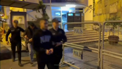 İstanbul - Beyoğlu'nda kız isteme töreninde havai fişek atarak evi yakan şüpheli: 'Elime havai fişek verdiler çok pişmanım'