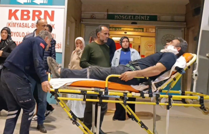 Römork halatı koptu, demir parçası yüzüne saplandı