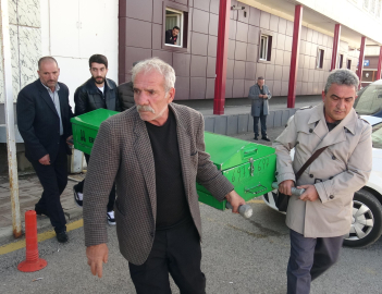 Cezaevinden izinli çıkan husumetlisi tarafından öldürülen kadın, toprağa verildi