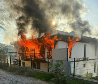 Evi ateşe verip, 2 jandarmayı bıçakla yaralayan şüpheli vurularak etkisiz hale getirildi / Video eklendi
