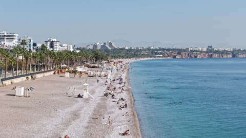 Konyaaltı Sahili'nde kasım ayında deniz keyfi / Video eklendi