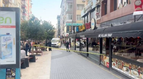 İstanbul - Küçükçekmece'de kafede oturan kişilere yönelik silahlı saldırıda 1 kişi yaralandı
