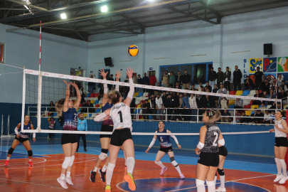 Voleybol 2’nci Lig’de Silopi Gelişim, lideri devirdi