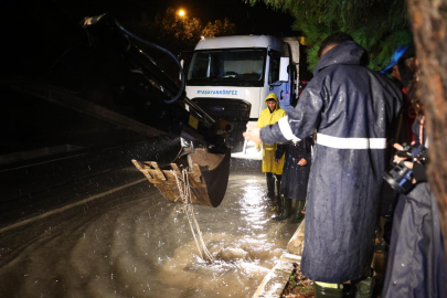 Çeşme’de sağanak, hayatı olumuz etkiledi