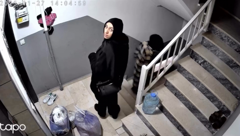 İstanbul - Bahçelievler’de daire kapısını yoklayan kadınlara kameradan seslendi: 'Sizi görüyorum buraya gelin'