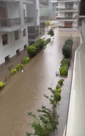 Muğla'da sağanak; cadde ve sokaklar göle döndü