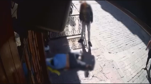 İstanbul - Beyoğlu'nda epilepsi hastası kişiyi gasbeden 2 şüpheli tutuklandı