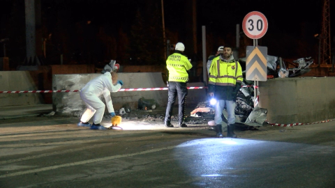 İstanbul - Tuzla’da otomobiliyle gişelere çarpan asistan doktor hayatını kaybetti /Yeniden