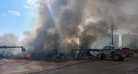 Gaziantep’te depoda çıkan yangın, kontrol altına alındı