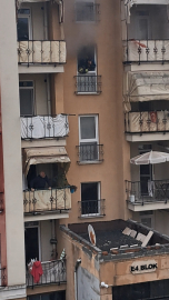 İtfaiye eri kendi hava maskesini, yangında mahsur kalan kişiye vererek kurtardı