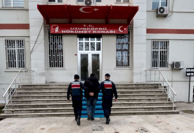 Edirne’de araç çalıp İstanbul’a kaçan şüpheli, tutuklandı