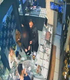 İstanbul - Sarıyer’de eşinin altınlarını çalıp kumar borcu için bozdurdu; kuaförde traş olurken yakalandı