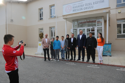 Erkoyuncu, özel eğitim öğrencileriyle buluştu