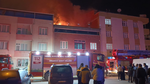 Bursa'da iki katlı evin çatısı alev alev yandı