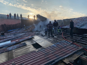 Bitlis'te sanayi sitesinde korkutan yangın